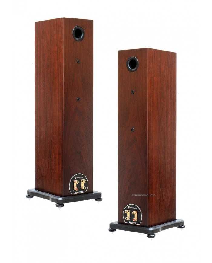 Monitor Audio RX-6 ahşap kaplama kule tipi hoparlörler, arka bağlantı terminalleri.