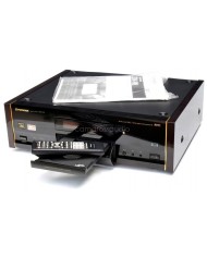 Pioneer Elite DV-09 DVD çalar, uzaktan kumandalı, siyah renkli, ahşap kenarlı.