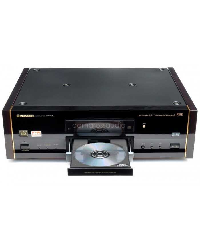 Pioneer Elite DV-09 DVD oynatıcı, THX, DTS ve Dolby Digital destekli siyah renkli.
