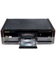Pioneer Elite DV-09 DVD oynatıcı, THX, DTS ve Dolby Digital destekli siyah renkli.