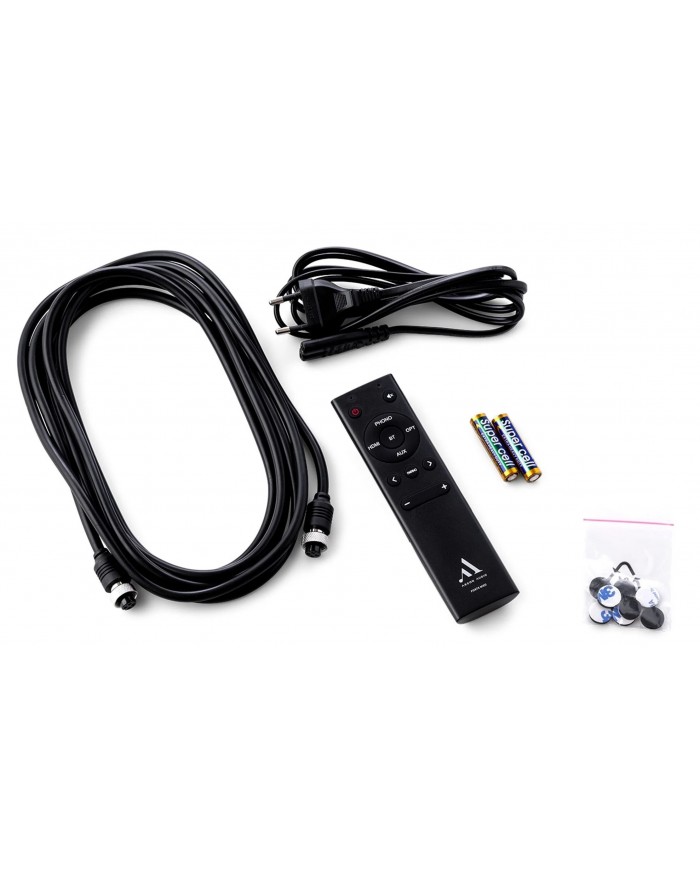 Argon Audio FORTE A55 MK2 aksesuar seti: siyah kablo, kumanda ve piller.
