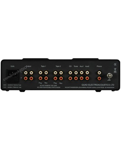 Quad QC-Twenty Four amfi arka bağlantı noktaları, RCA giriş/çıkışları.