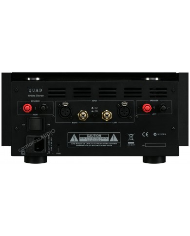 Quad Artera Stereo Arka Panel: XLR, RCA girişleri, hoparlör çıkışları, güç anahtarı