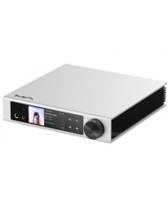 Matrix Audio Element i2 gümüş renkli dijital ses oynatıcı, kulaklık çıkışı ve ekranlı.
