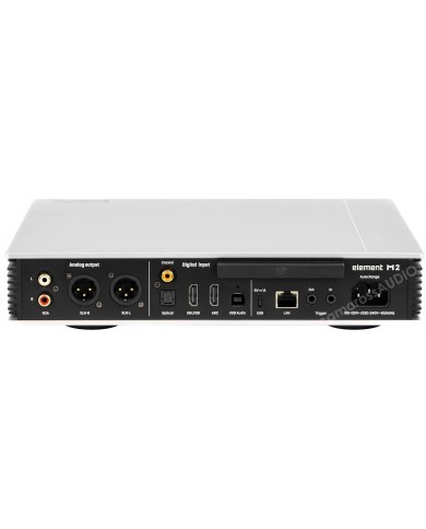 Matrix Element M2 DAC arka paneli: RCA, XLR, dijital girişler, LAN, USB.