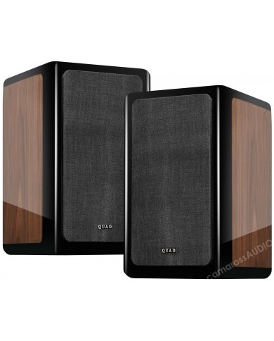 Quad REVELA 1 hoparlör, ceviz kaplama ve siyah detaylı, şık bookshelf hoparlör çifti.