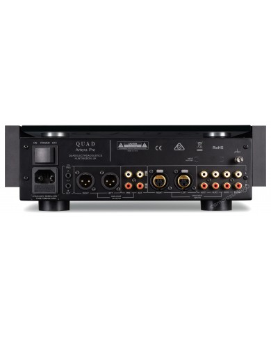 Quad Artera Pre Preamp siyah arka panel, XLR ve RCA bağlantı noktaları.