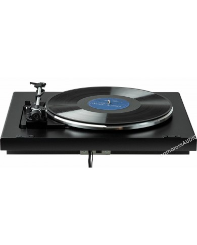 Rekkord Audio F300 siyah pikap/plakçalar, mavi etiketli plak takılı.
