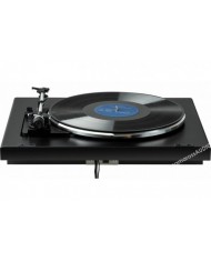 Rekkord Audio F300 siyah pikap/plakçalar, mavi etiketli plak takılı.