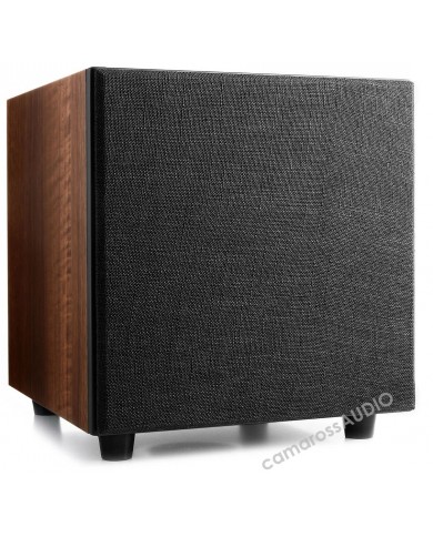 Argon Audio Malmö SUB 6 subwoofer, ceviz kaplama ve siyah ızgaralı.