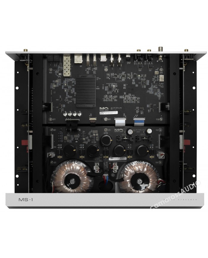 Matrix Audio MS-1 iç bileşenleri ve güç trafoları görünen dijital streamer.