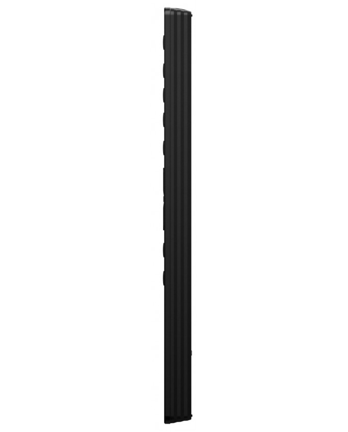 Siyah Matrix Audio RM4, dikey oluklu tasarımlı, ince ve zarif bir ses ekipmanı.
