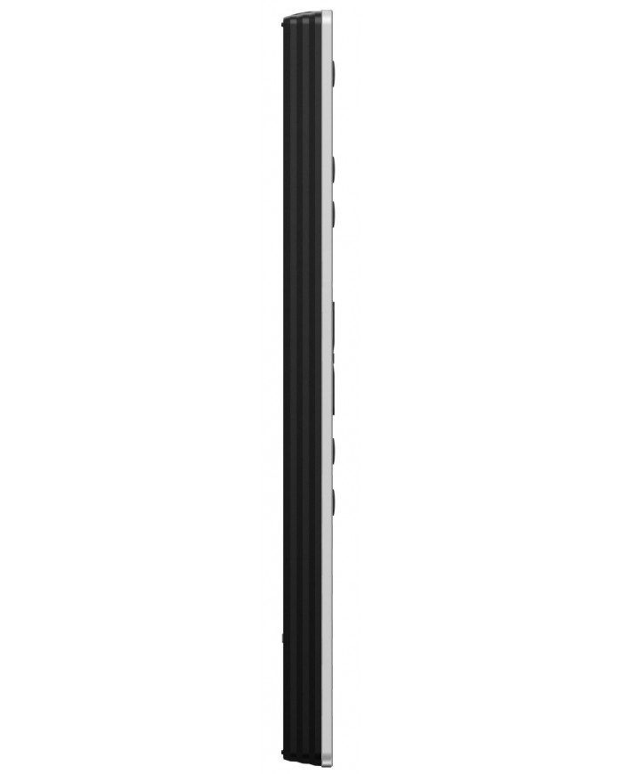 Matrix Audio RM4C siyah ve gümüş renkli, ince ve şık bir tasarıma sahip.