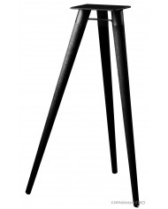 Buchardt Audio Stands siyah ahşap ayaklı modern hoparlör standı.