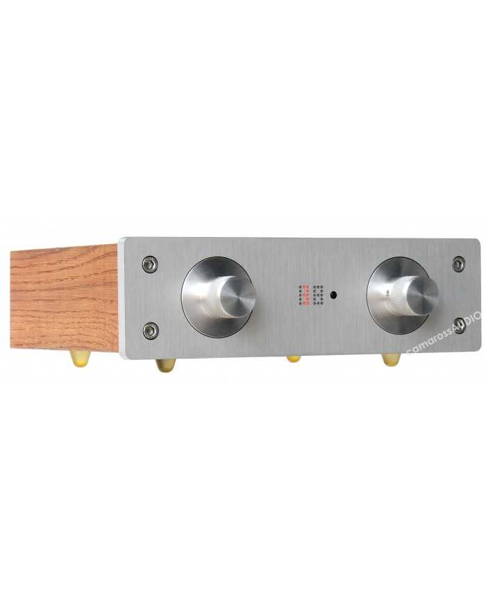 Khozmo Pasif Balance Preamplifier, ahşap yan panel, gümüş metal ön yüz, dijital ekran