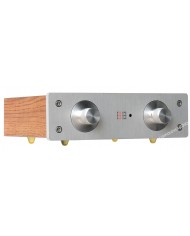 Khozmo Pasif Balance Preamplifier, ahşap yan panel, gümüş metal ön yüz, dijital ekran