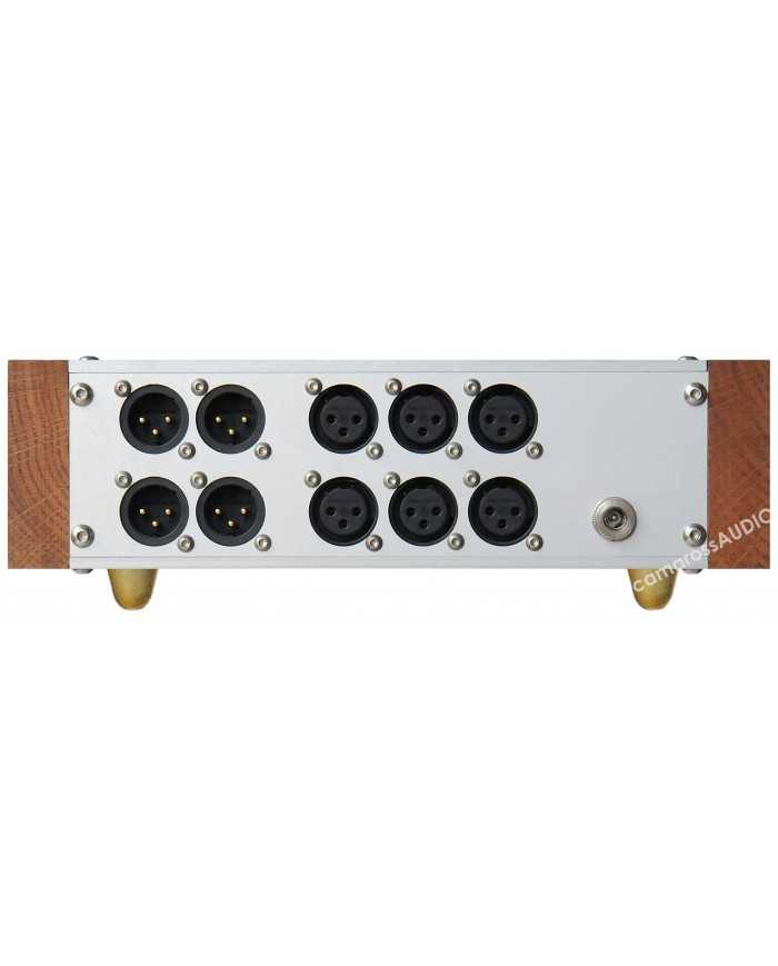 Khozmo Passive Balance Preamplifier 8 XLR giriş/çıkışlı gümüş metal kasa ahşap yan panelli