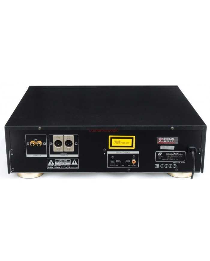 Sansui CD-X711 CD Player arka panel, RCA, XLR, optik ve koaksiyel çıkışlar
