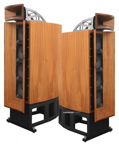 Blumenhofer Acoustics Corona 4x18 ahşap hoparlörler, 3lü woofer ve ahşap tweeter.
