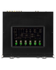 McIntosh C22 MKV Preamplifikatör arka paneli, yeşil lambalı vakum tüpleri.