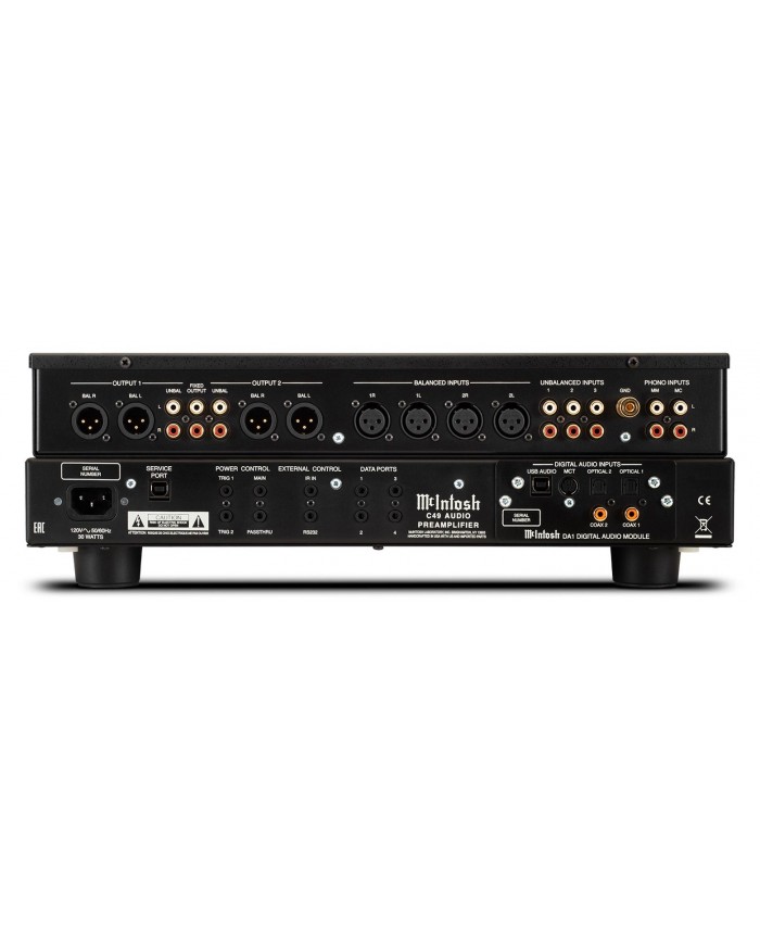 McIntosh C49 Preamplifikatör arka paneli, XLR, RCA ve dijital giriş/çıkışlar.