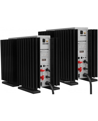 Mark Levinson Pre-Power mono amfi arka panel, siyah soğutuculu, hi-fi ses ekipmanı.