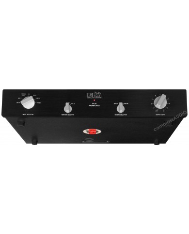 Mark Levinson No. 28 Preamp Siyah ön panel, ses kontrol düğmeleri.
