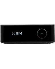 WiiM Ultra Siyah Medya Player ön yüzü, dijital ekran ve oynat düğmesi.