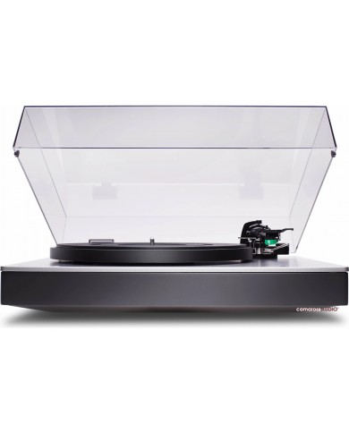 Cambridge Audio Alva ST pikap, siyah plaka ve şeffaf kapaklı.