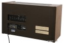 Arka görünüm: Kahverengi ahşap kasalı Nakamichi 1000 Tri-Tracer kaset çalar bağlantıları.