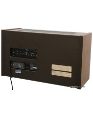 Arka görünüm: Kahverengi ahşap kasalı Nakamichi 1000 Tri-Tracer kaset çalar bağlantıları.