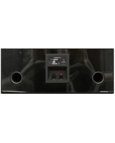 Focal CC 800V hoparlör arka bağlantı paneli, bas refleksi portları ve terminaller.