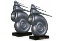 Bowers & Wilkins Nautilus hoparlör çifti, gri, ikonik deniz kabuğu tasarımlı.