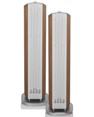 Bowers & Wilkins 804 D4 hoparlör arkası, ahşap kaplama ve gümüş detaylar.