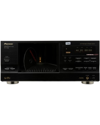 Siyah Pioneer PD-F958 CD Changer ile yüklenen bir CD'nin ön görünümü.