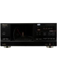 Siyah Pioneer PD-F958 CD Changer ile yüklenen bir CD'nin ön görünümü.
