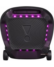 JBL PartyBox Ultimate siyah hoparlör, mor ışıklandırmalı arka yüzey ve tekerlekler.