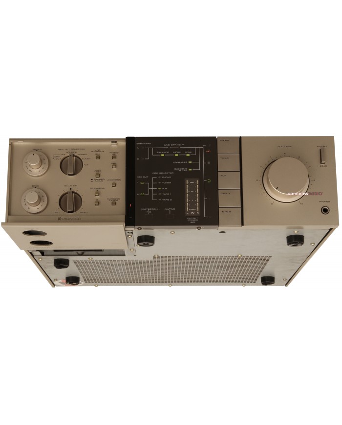 Pioneer A-7 vintage stereo entegre amplifikatör, gümüş renkli ön panel.
