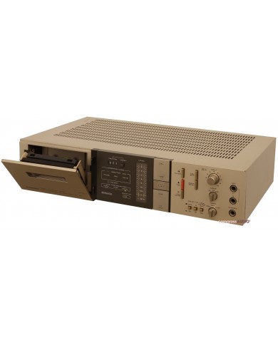 Pioneer CT-6R kaset çalar, bej renk, açık kaset yuvası detaylı.