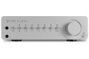 Quad Vena II Play gümüş renkli Hi-Fi entegre amplifikatör ön yüzü.