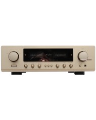 Accuphase E-213 entegre stereo amplifikatör, bej renk, ön panelde ses seviyesi göstergeleri