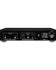 Onkyo C-7000R kompakt disk çalar arka paneli, analog, AES/EBU, koaksiyel ve optik çıkışlar.