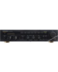 Onkyo Integra P-304 siyah stereo preamplifikatör, ses kontrol düğmeleri ve giriş seçici.