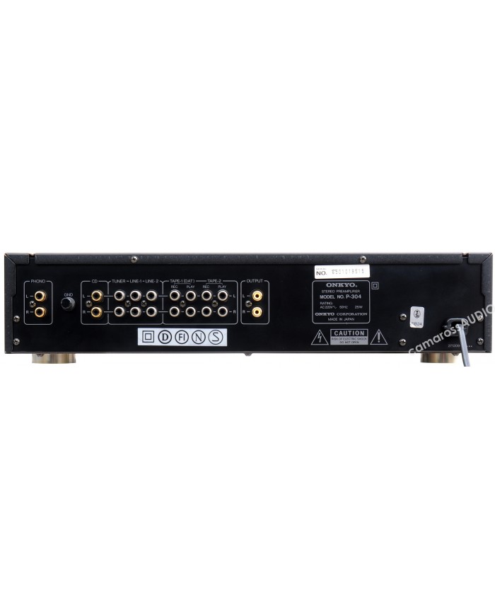 Onkyo P-304 Stereo Preamplifier'in arka paneli, çoklu giriş/çıkış bağlantı noktaları ve seri numarası.