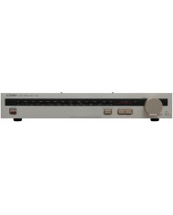 Luxman T-210L AM/FM Stereo Tuner gümüş renkli, vintage ses bileşeni.