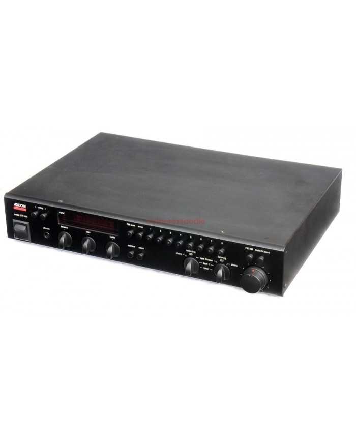 ADCOM GFA-7000 GTP-400 preamplifikatör, siyah, ön panelde düğmeler ve ekran.
