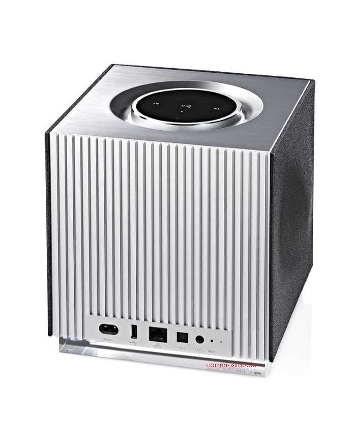 Naim Mu-So Qb gümüş kablosuz müzik sistemi, şık ve modern tasarım.