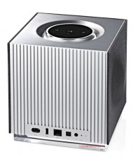 Naim Mu-So Qb gümüş kablosuz müzik sistemi, şık ve modern tasarım.