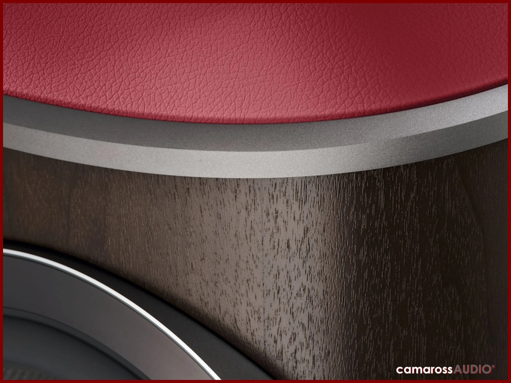 Bowers & Wilkins 801 Abbey Road kırmızı deri ve ahşap detaylı hoparlör.