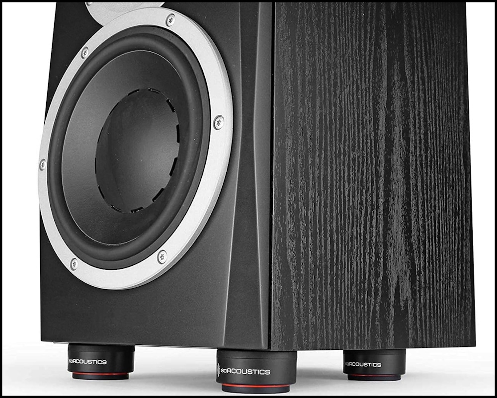 IsoAcoustics ISO-Puck Mini hoparlör titreşim izolatörü yakın çekim.